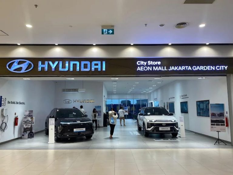 Showroom Hyundai AEON Mall JGC Jakarta Garden City Indonesia